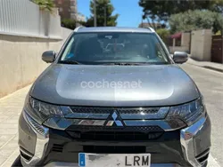 Gris / plata Usado 2021 Mitsubishi Outlander P-HEV SUV | 25.000 € (Un poco caro)
