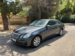 Gris / metalizado Usado 2011 Mercedes E200 Berlina | 15.400 € (Precio justo)