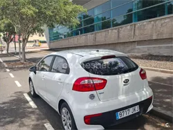 Blanco Usado 2015 Kia Rio Berlina | 7500 € (Precio justo)