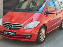 Rojo Usado 2011 Mercedes A200 Avantgarde Monovolumen | 8990 € (Precio justo)