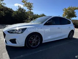 Blanco Usado 2019 Ford Focus ST-Line Berlina | 15.490 € (Precio justo)