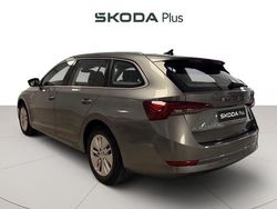 Gris Usado 2024 Skoda Octavia Ambition Familiar | 27.540 € (Buen precio)