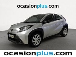 Gris Usado 2024 Toyota Aygo Play Utilitario | 13.682 € (Precio justo)