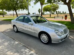 Gris / plata Usado 2006 Mercedes E220 Elegance Berlina | 4990 € (Super precio)