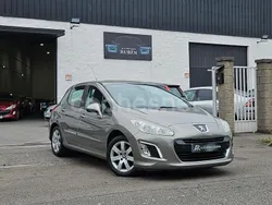 Beige Usado 2012 Peugeot 308 Access Berlina | 6900 € (Precio justo)