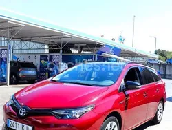 Rojo Usado 2018 Toyota Auris Hybrid Familiar | 15.700 € (Precio justo)