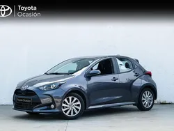 Gris Usado 2024 Toyota Yaris Hybrid Active Berlina | 23.250 € (Precio justo)