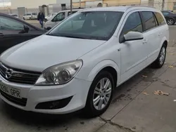 Blanco Usado 2009 Opel Astra Energy Familiar | 4990 € (Un poco caro)
