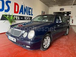 Azul Usado 2001 Mercedes E220 Avantgarde Berlina | 2900 €