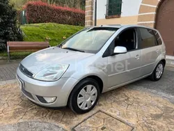 Gris / plata Usado 2005 Ford Fiesta Ghia Utilitario | 3999 € (Un poco caro)