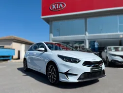 Blanco Usado 2023 Kia Ceed Berlina | 19.500 € (Un poco caro)