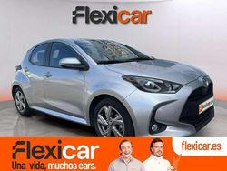Gris Usado 2024 Toyota Yaris Hybrid Active Utilitario | 16.990 € (Super precio)
