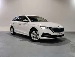 Blanco Usado 2023 Skoda Octavia Ambition Familiar | 21.490 € (Buen precio)