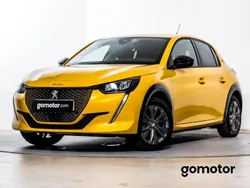 Amarillo Usado 2023 Peugeot e-208 Allure Utilitario | 33.590 €