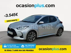 Gris / plata Usado 2024 Toyota Yaris Hybrid Plus Berlina | 23.780 € (Precio justo)