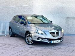 Gris / plata Usado 2010 Lancia Delta Berlina | 4490 € (Buen precio)