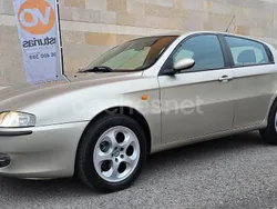 Beige Usado 2005 Alfa Romeo 147 Distinctive Utilitario | 3290 € (Un poco caro)