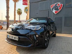 Gris / plata Usado 2023 Toyota C-HR Advance SUV | 23.700 € (Precio justo)