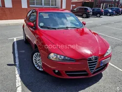 Rojo Usado 2008 Alfa Romeo 147 Distinctive Utilitario | 6900 €