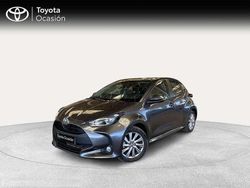 Gris Usado 2024 Toyota Yaris Hybrid Active Utilitario | 20.490 € (Precio justo)