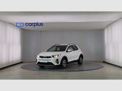 Clear white (sólido) / aurora black pear (metalizado) Usado 2022 Kia Stonic SUV | 17.490 € (Un poco caro)