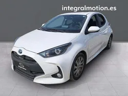 Blanco Usado 2023 Toyota Yaris Hybrid Active Berlina | 18.900 € (Precio justo)