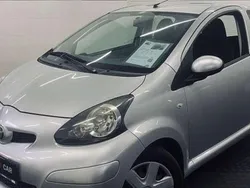 Gris Usado 2011 Toyota Aygo Connect Style Utilitario | 3800 € (Precio justo)