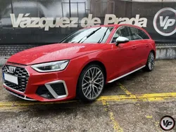 Rojo Usado 2022 Audi A4 Ambiente Familiar | 49.999 €