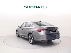 Gris Nuevo 2025 Skoda Octavia | 33.400 € (Precio justo)