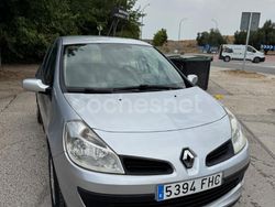 Gris / plata Usado 2006 Renault Clio II Expression Berlina | 3299 € (Precio justo)