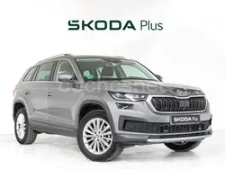 Gris Usado 2024 Skoda Kodiaq Ambition SUV | 31.900 € (Precio justo)