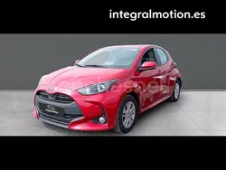 Rojo Usado 2024 Toyota Yaris Edition Berlina | 19.990 € (Un poco caro)
