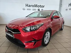 Granate Usado 2022 Kia Ceed Berlina | 15.990 € (Precio justo)