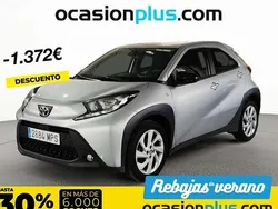 Gris Usado 2024 Toyota Aygo Play Utilitario | 13.728 € (Precio justo)