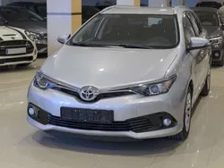 Gris Usado 2015 Toyota Auris Touring Sports Active Familiar | 11.900 €