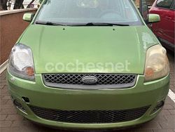 Verde Usado 2006 Ford Fiesta Ghia Berlina | 1800 €