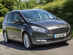 Gris Usado 2022 Ford Galaxy Titanium Monovolumen | 24.390 €