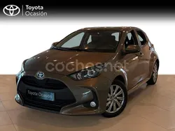 Verde Usado 2023 Toyota Yaris Hybrid Active Berlina | 21.990 € (Un poco caro)