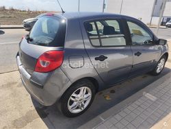 Gris / plata Usado 2005 Renault Clio II Expression Berlina | 2700 € (Un poco caro)