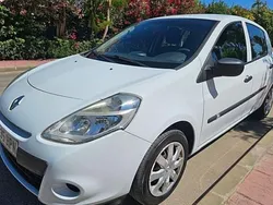 Usado 2013 Renault Clio IV Collection | 4400 €