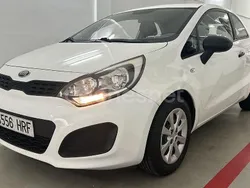 Blanco Usado 2013 Kia Rio Berlina | 7990 € (Un poco caro)