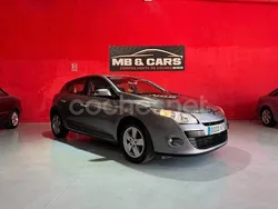 Gris / plata Usado 2010 Renault Mégane III Dynamique Berlina | 5800 € (Precio justo)