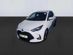 Blanco Usado 2023 Toyota Yaris Hybrid Active Berlina | 18.900 € (Precio justo)