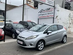Gris / plata Usado 2008 Ford Fiesta Trend Utilitario | 5500 € (Precio justo)