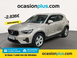 Gris / plata Usado 2023 Volvo XC40 Core SUV | 31.200 € (Buen precio)
