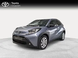 Gris / plata Usado 2024 Toyota Aygo Play Utilitario | 15.900 € (Un poco caro)