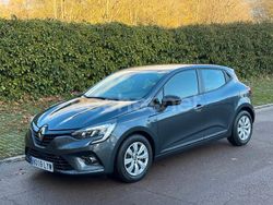 Gris / plata Usado 2022 Renault Clio V Evolution Berlina | 13.990 € (Precio justo)