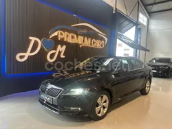 Negro Usado 2019 Skoda Superb Active Berlina | 11.999 € (Super precio)
