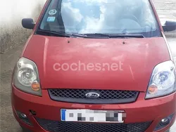Rojo Usado 2007 Ford Fiesta Ghia Utilitario | 2900 € (Buen precio)