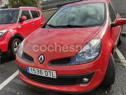 Rojo Usado 2005 Renault Clio II Dynamique Berlina | 4000 € (Caro)